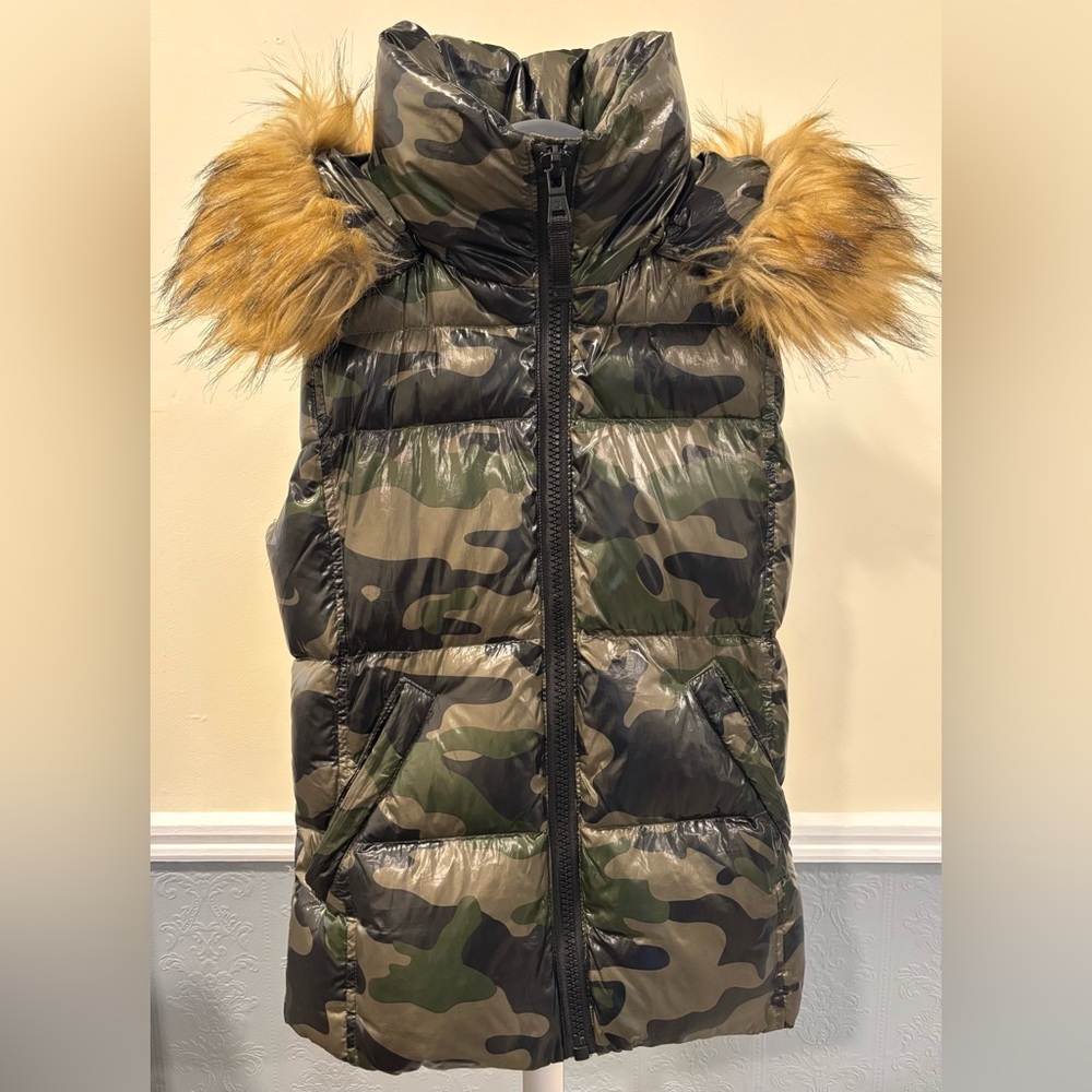 Camo S13 NYC winter puffer jacket
Size 14